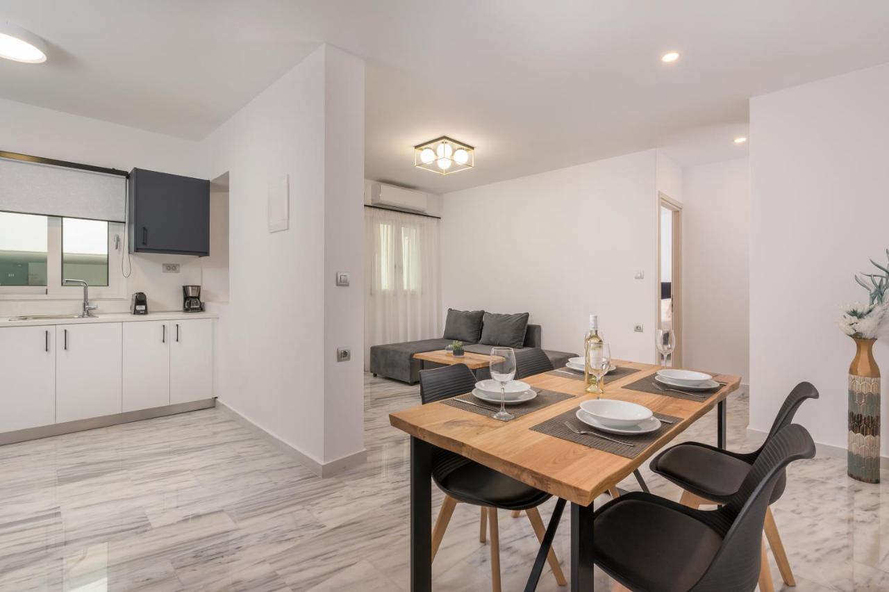 Quarters Luxury Apts 干尼亞 外观 照片